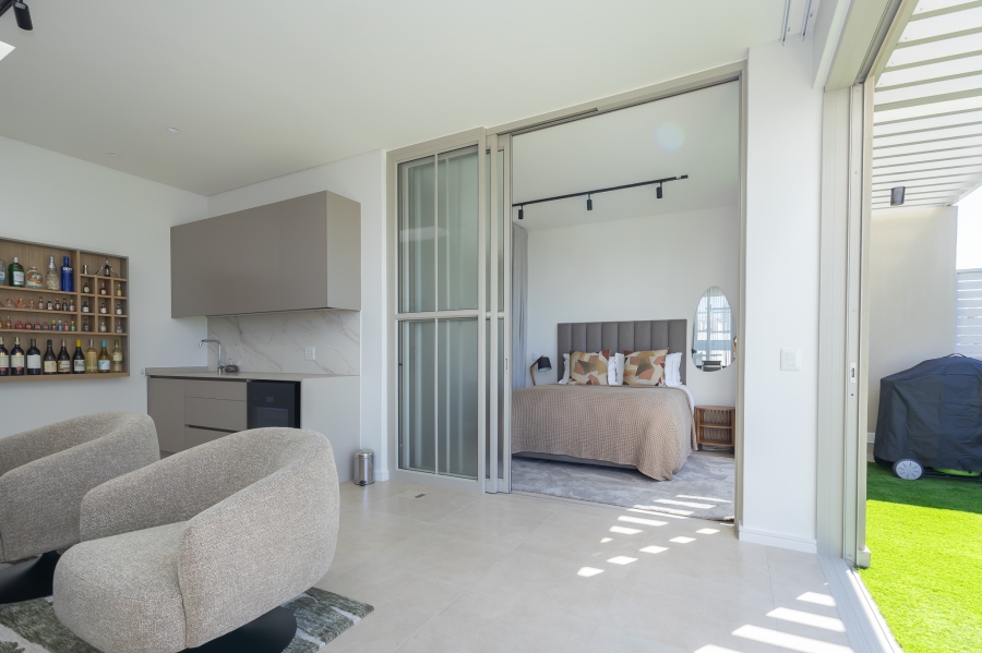 To Let 3 Bedroom Property for Rent in Green Point Western Cape